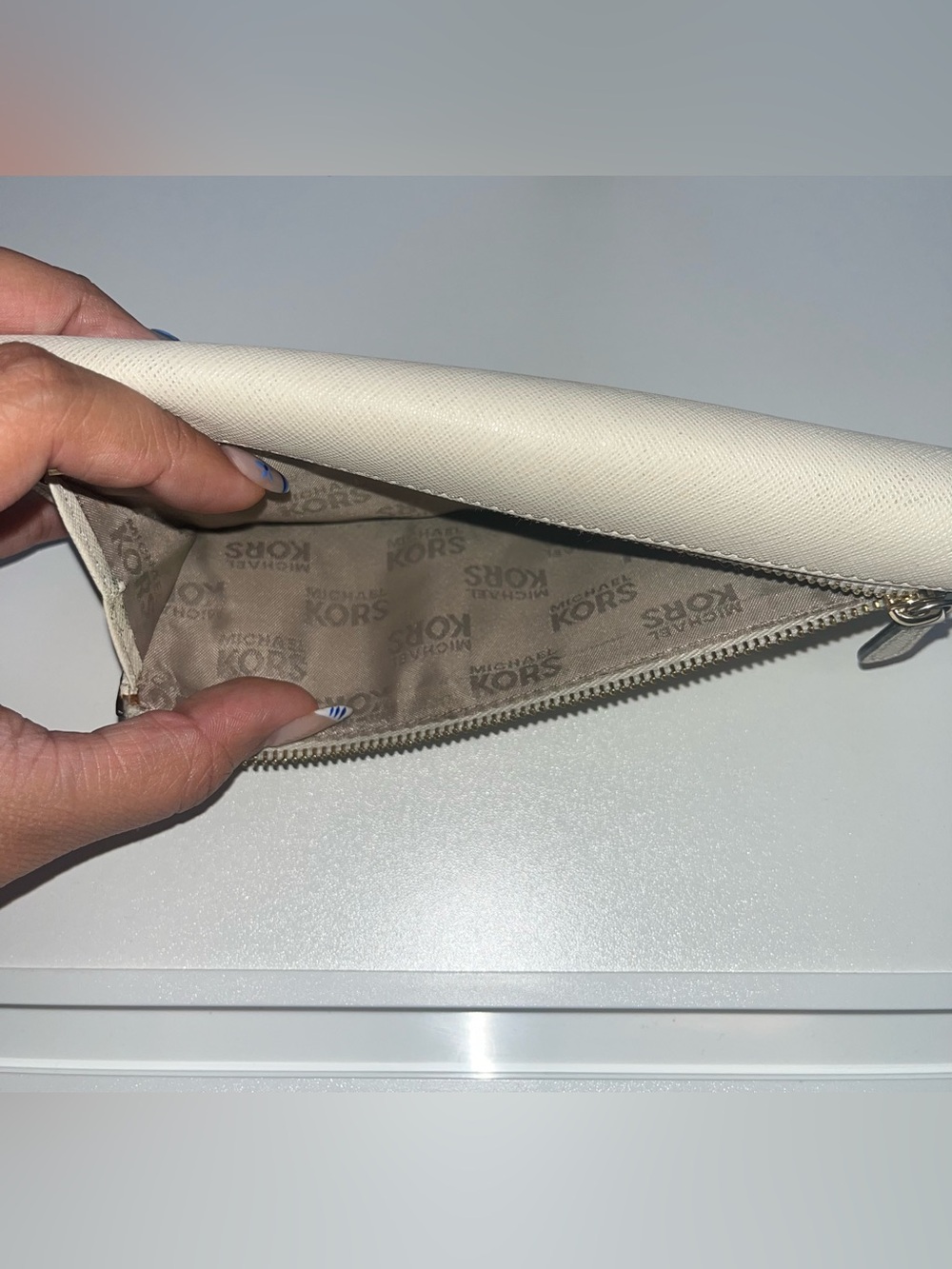 Michael Kors Off White Saffiano Leather Wallet - Picture 3 of 10